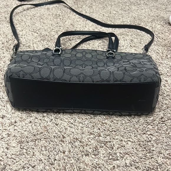 Black coach purse - Picture 5 of 12